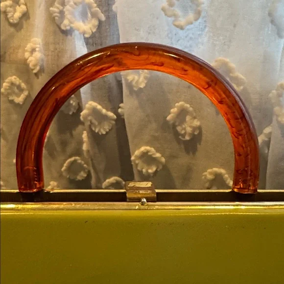Elegant Vintage Olive Clutch with Amber Handle (Bakelite ?) - Picture 2 of 5